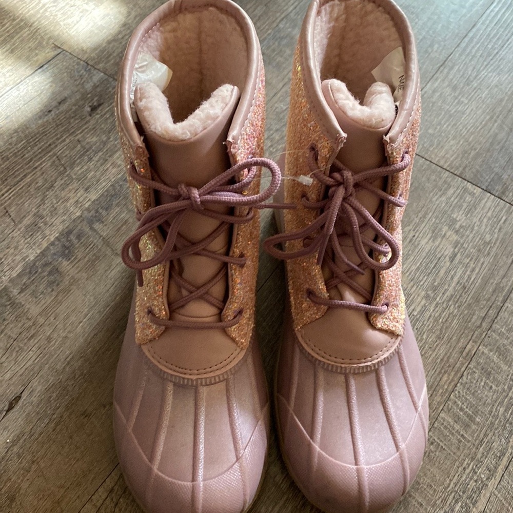Girls warm winter boot size 6 /womens 8
